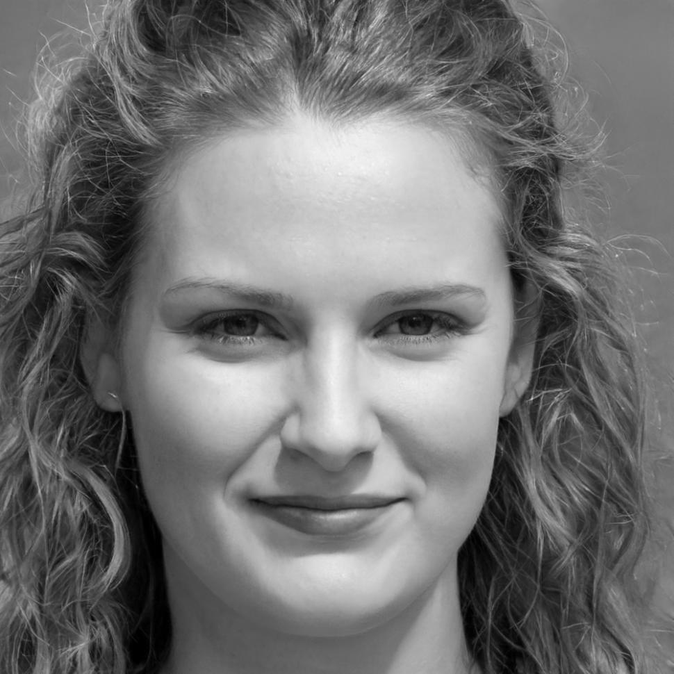 Portrait of Elina Kowalczyk, Curriculum Director at Korveth Wave